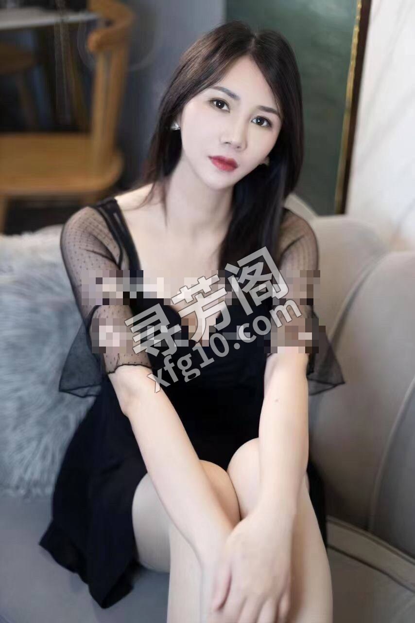 xiaotong 上面两张是这个妹子 4