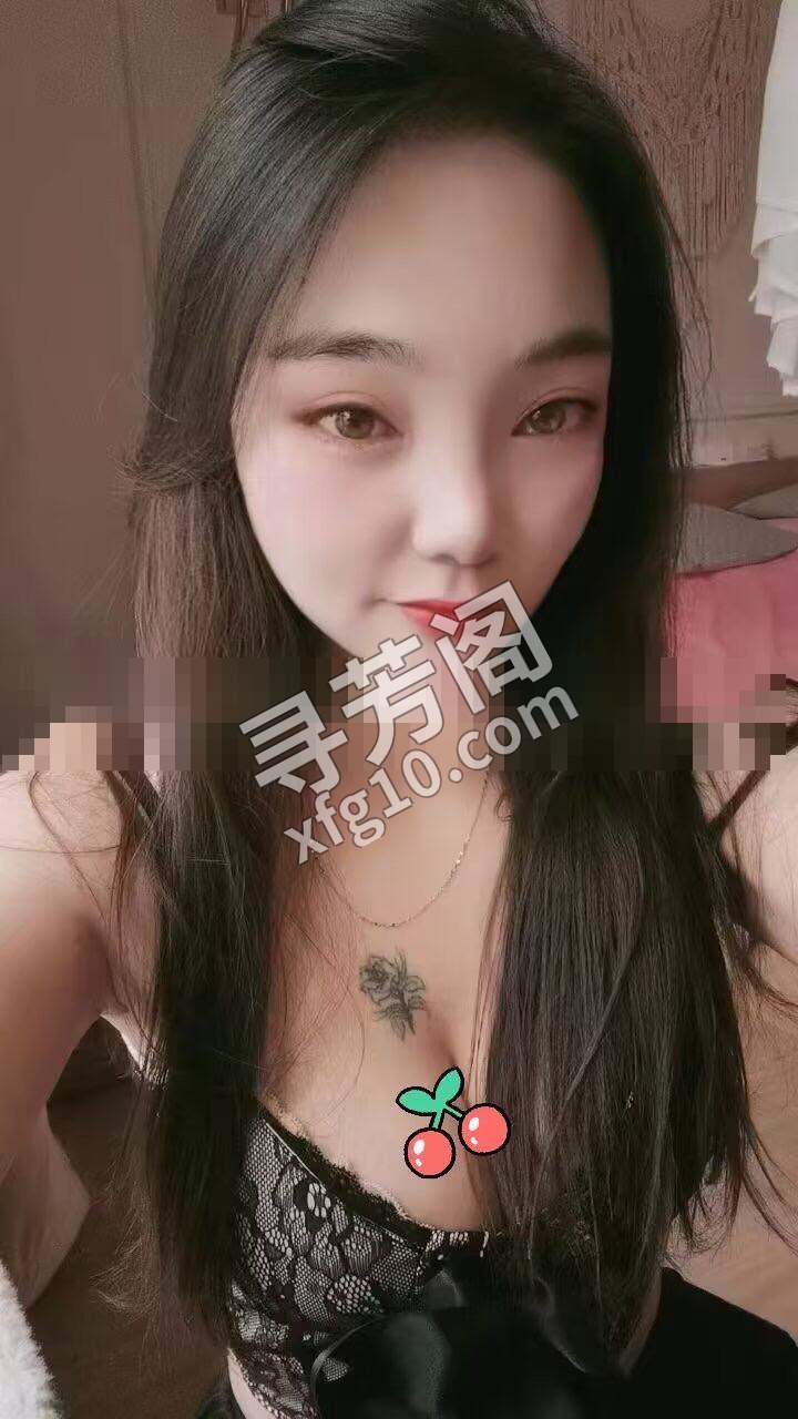 胸部很有料的妹子，她 2