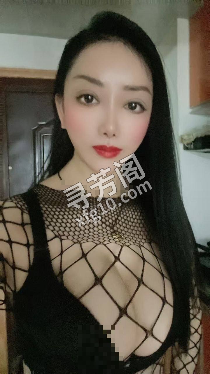 苏州的熟女今晚饥渴难耐，她那对沉甸甸的巨 4