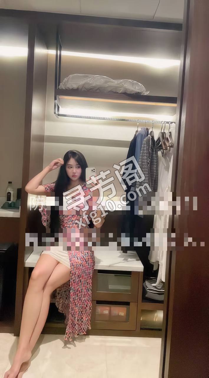 群里通过一个中介联系的，颜值的确不错 2