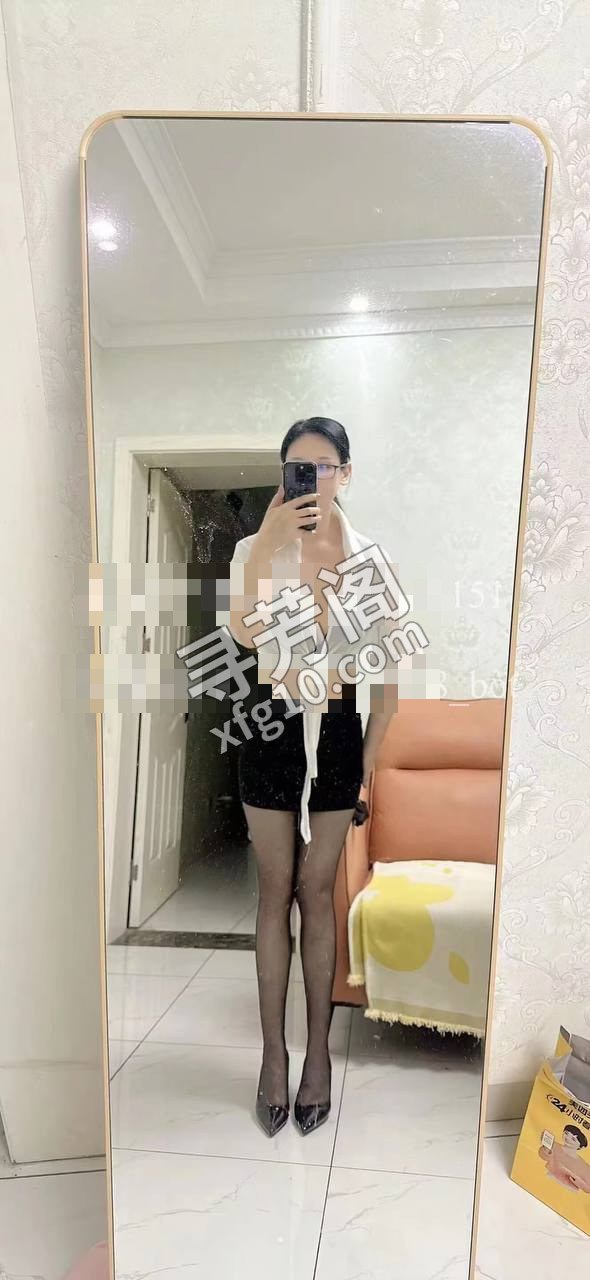 上面那个妹子闺蜜， 2