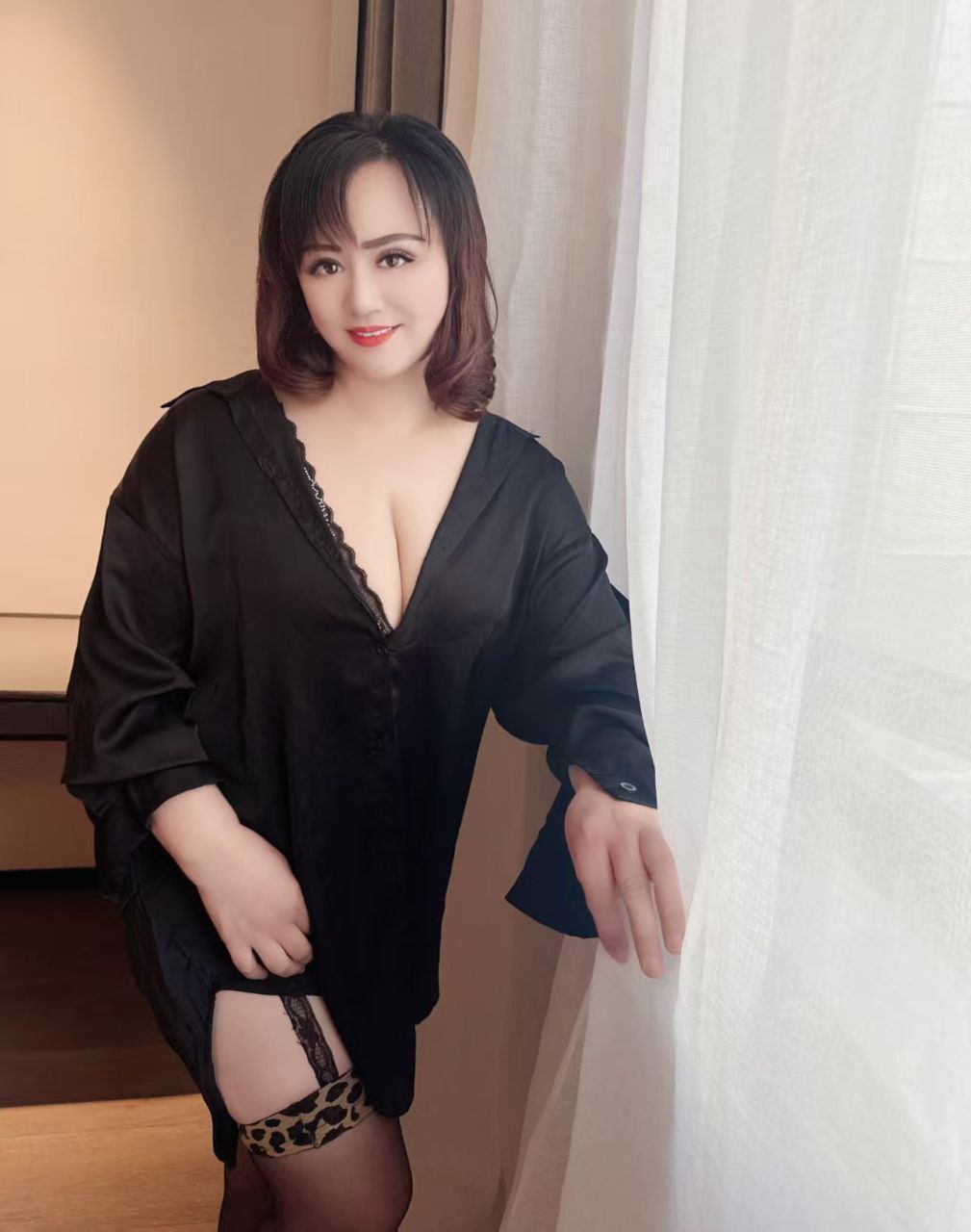 虹口曲阳路地铁站附近藏着一位身高162的 2