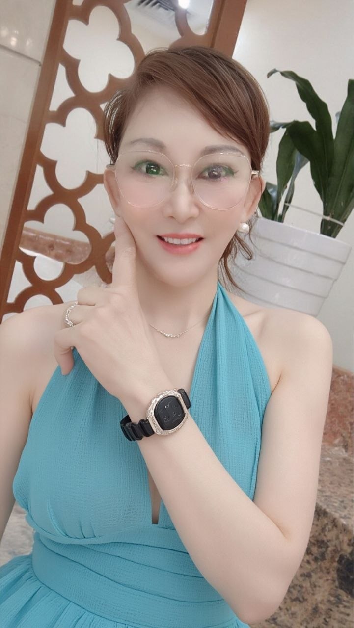 深圳罗湖的夜色里，岚姐那熟透的身体正散发 6