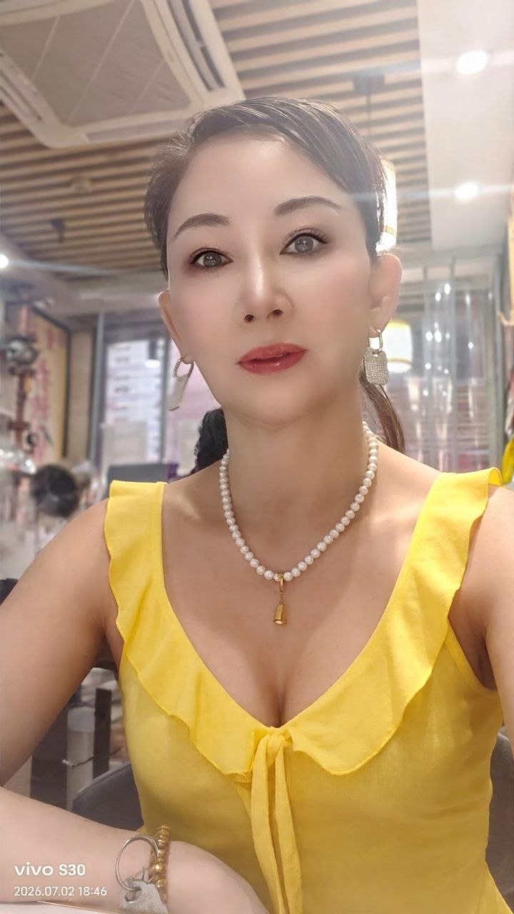 深圳罗湖的岚姐，熟女风情正浓，丰满的身段 9