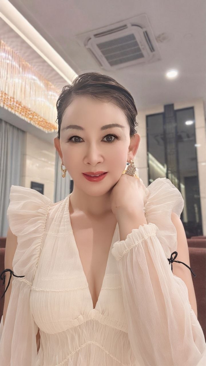 深圳罗湖的岚姐，熟女风情正浓，丰满的身段 10