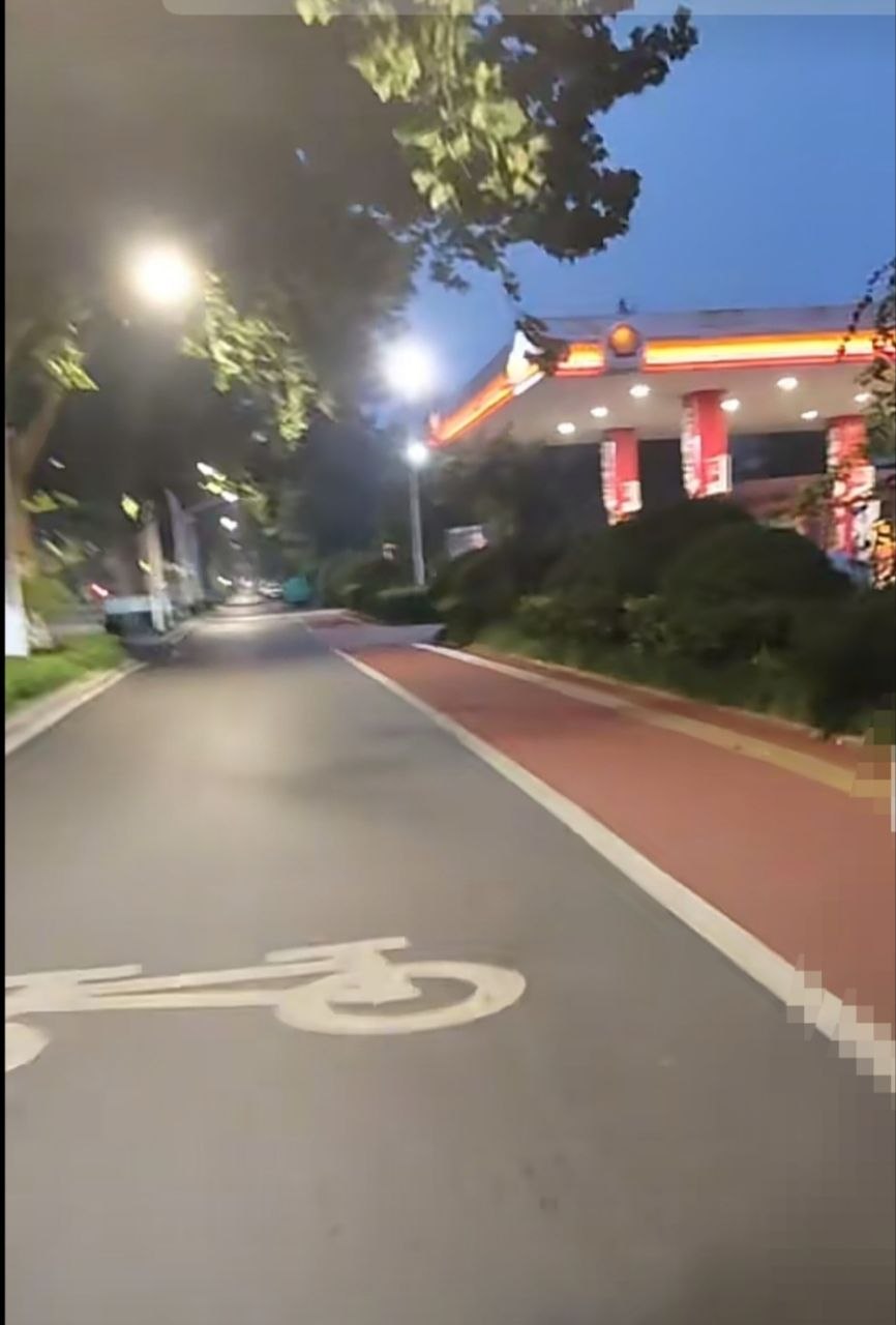 张店区华光路壳牌加油站东侧三十米路北，那 3