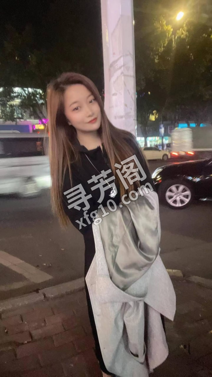 海珠兼职娜娜 25 岁 – 165cm – 52Kg- 36C 项目内容: 吹嘘无套,深喉,蚂蚁上树,舔 蛋, 3