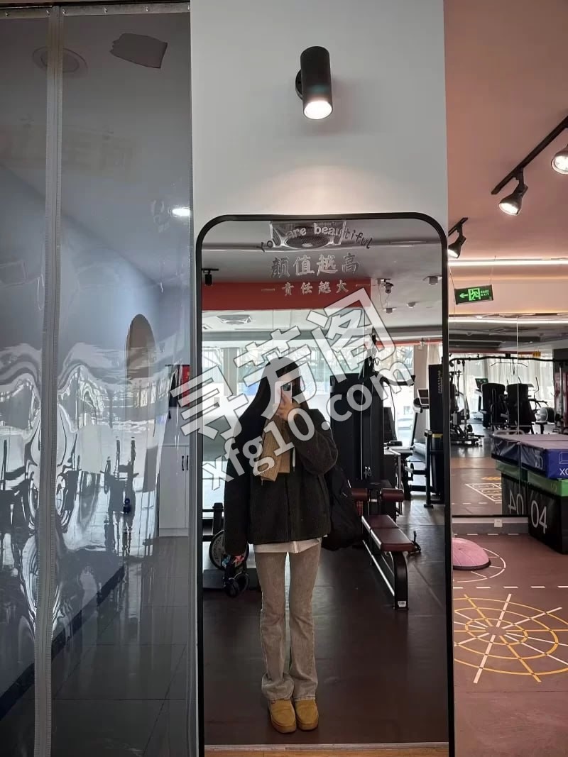 美乳肥臀小姐姐 位置 几岁 25岁-30岁 颜值＝ 7分 费用明细 700 项目 口，做，丝袜 号 2