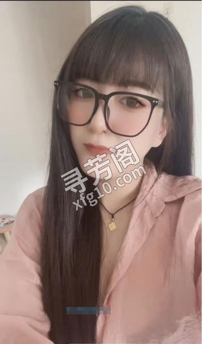 莹莹小骚货 位置 几岁 25岁-30岁 颜值＝ 6分 费用明细 300 项目 波推，指划，69，AB面，深喉 2