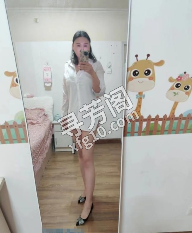 丰台熟女骚老师 地方 丰台区 年龄 30岁-40岁 颜值： 6分 400 项目 口活，鸳鸯浴，高跟丝袜诱惑 2