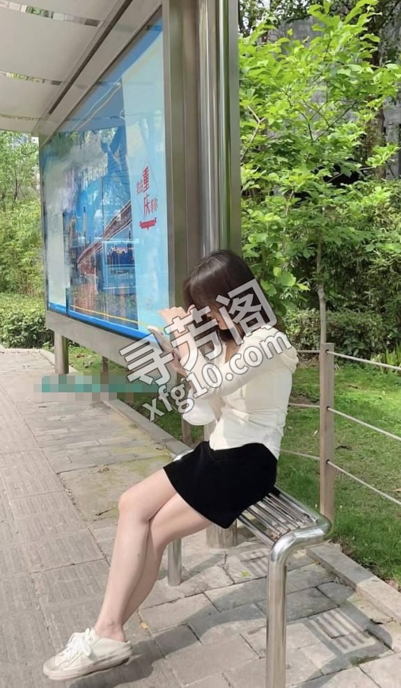 地方 湖北省 武昌区 年龄 27 颜值： 7 800/90分钟 项目 胸推，臀推、毒龙，深喉，口爆、69 3