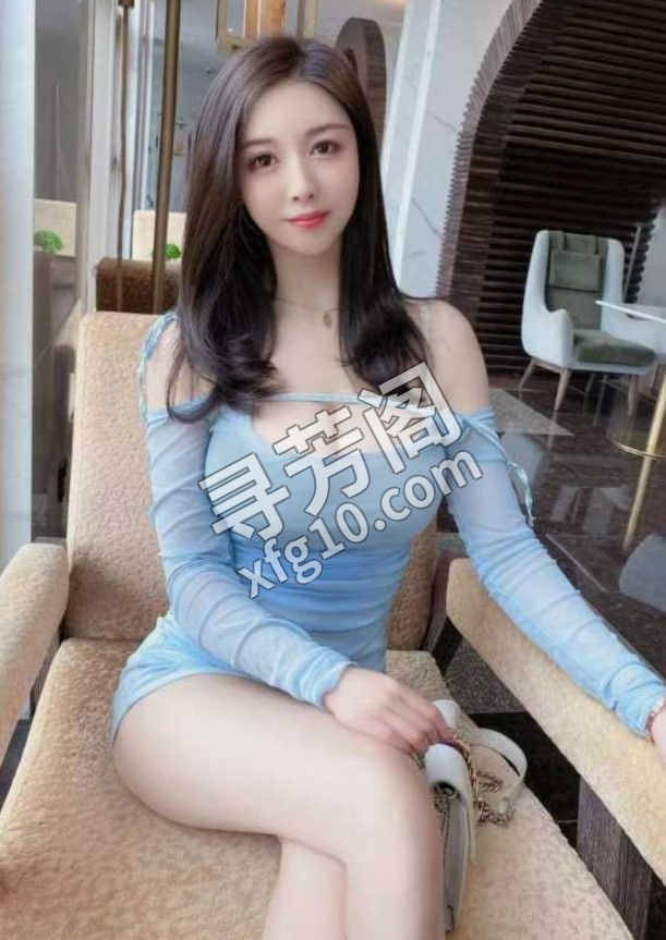 南山小云 芳龄:22岁 身高:167cm 体重:46kg 胸围:36F 项目:花样胸推，不带套口吹，刺激调情 3