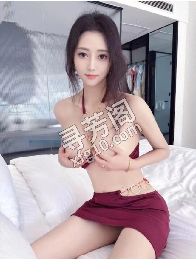 包夜美女御姐 地方 年龄 25岁-30岁 颜值： 6分 700 项目 鸳鸯浴，漫游胸推，口交，丝袜制服，口爆毒龙 2