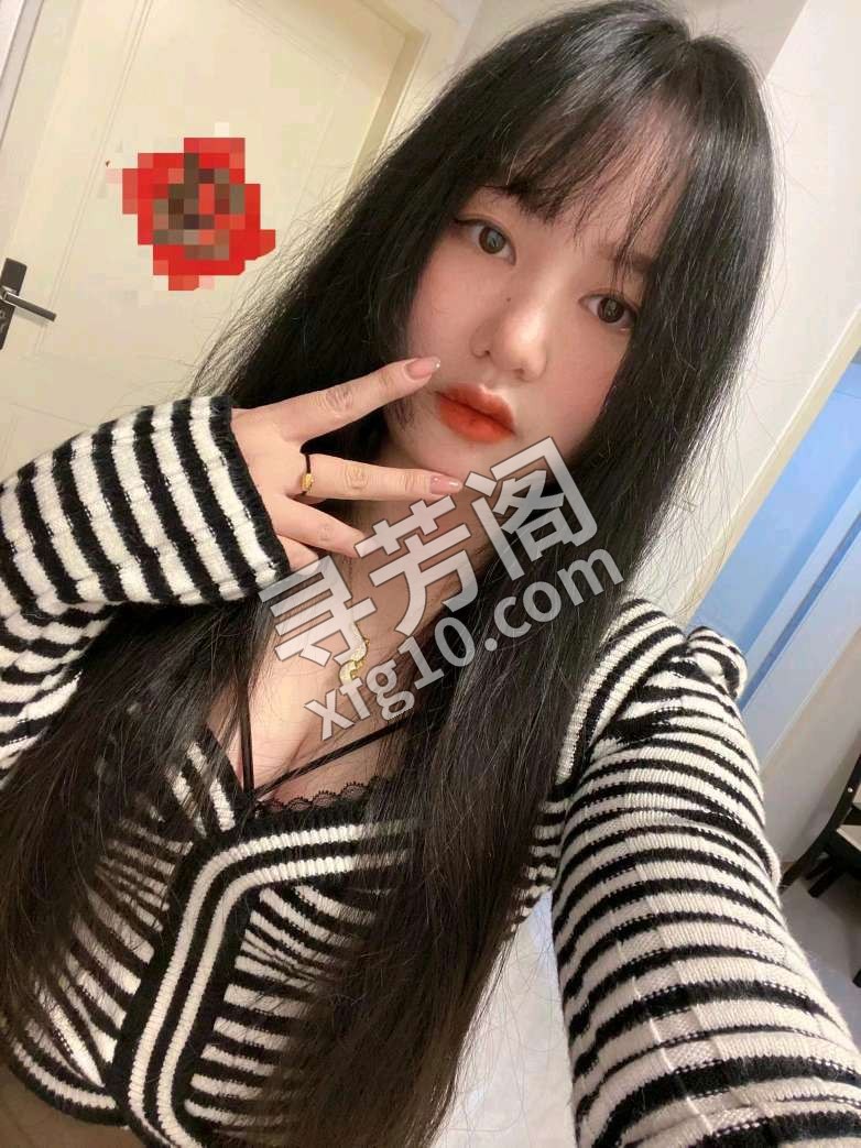 张家港丰满喷水小妹 地方 年龄 25岁-30岁 颜值： 6分 500 项目 情趣内衣，爱爱，胸推，舔胸，舔蛋 2