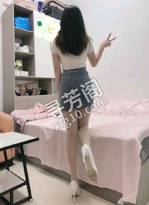 汉阳火辣妹 地方 年龄 25岁-30岁 颜值： 6分 400 项目 陪浴 深喉 艳舞 制服 足交 4