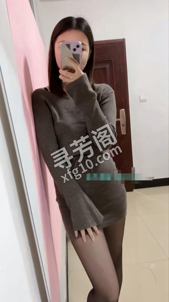 潇潇 地方 金凤区 年龄 23-25 颜值： 7 600P 项目 胸推，臀推、毒龙，深喉，口爆，爱爱 2