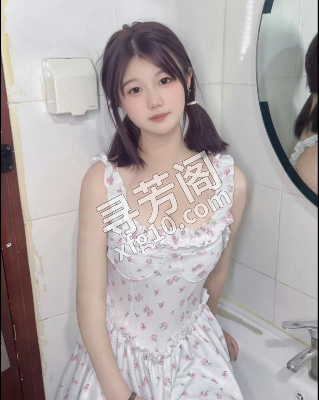 胸丰满的静怡 评价 10分 地址 越秀区 年龄 21 颜值 9分 价格 1000/90分钟 服务项目：鸳鸯浴 2