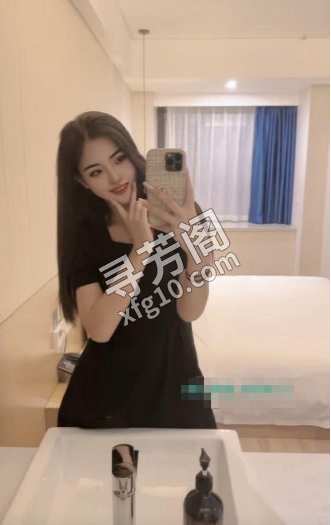 亲验真实授课教师菲儿 地方 长安区 年龄 18 颜值： 8 700全套 项目 胸推臀推，毒龙口爆，69互舔 3