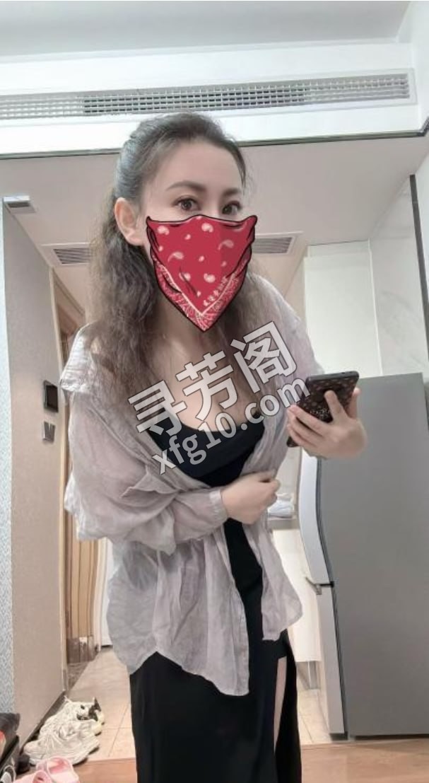 性价比安安 地方 年龄 25岁-30岁 颜值： 6分 500 项目 鸳鸯浴，按摩，胸推臀推，全身漫游，毒龙 3