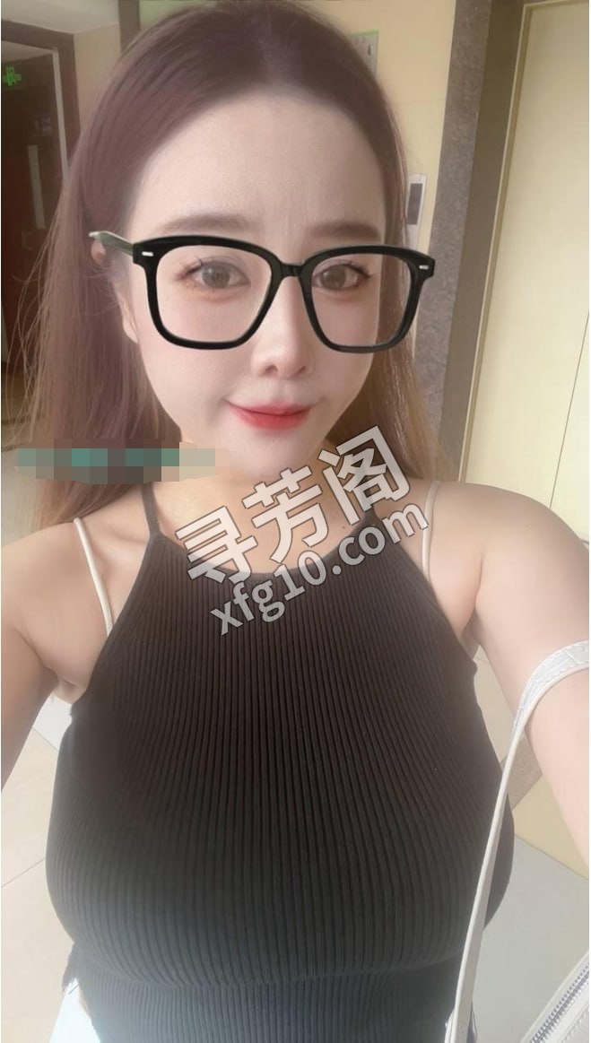 巨乳闷骚小少妇 地方 江苏省 海陵区美好上郡 年龄 25 颜值： 8 700/50分钟 项目 鸳鸯浴、波推 3