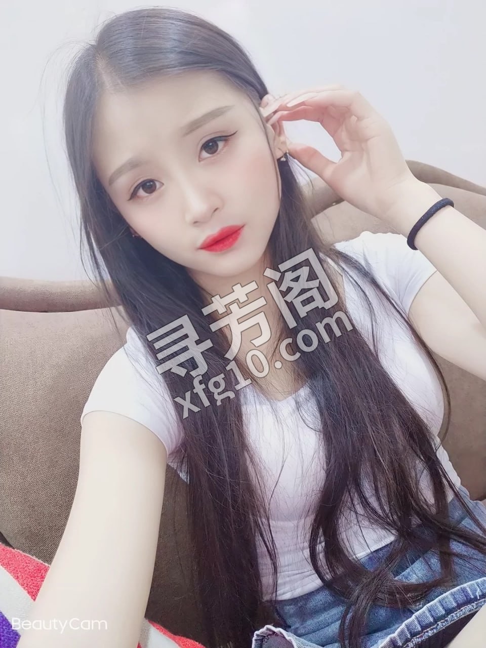江岸塔子湖00后宝儿 地方 年龄 00后 颜值： 6分 600 项目 鸳鸯浴，69，爱爱，胸推，情趣诱惑，臀推 7