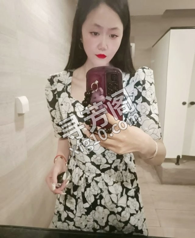 长沙岳麓少妇老师 地方 年龄 25岁-30岁 颜值： 6分 600 项目 胸推，舌吻，啪啪，深喉，69，漫游 4