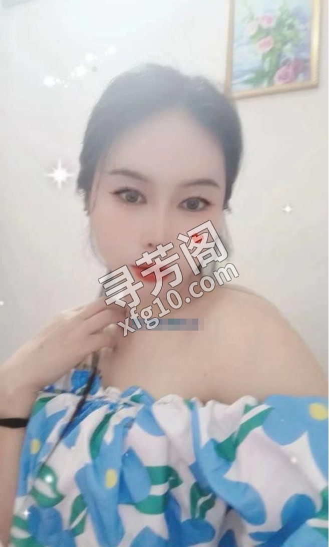 妖娆的大奶幺妹 地方 年龄 25岁-30岁 颜值： 6分 400 项目 鸳鸯浴，口，胸推，指滑，漫游，调情诱惑 3