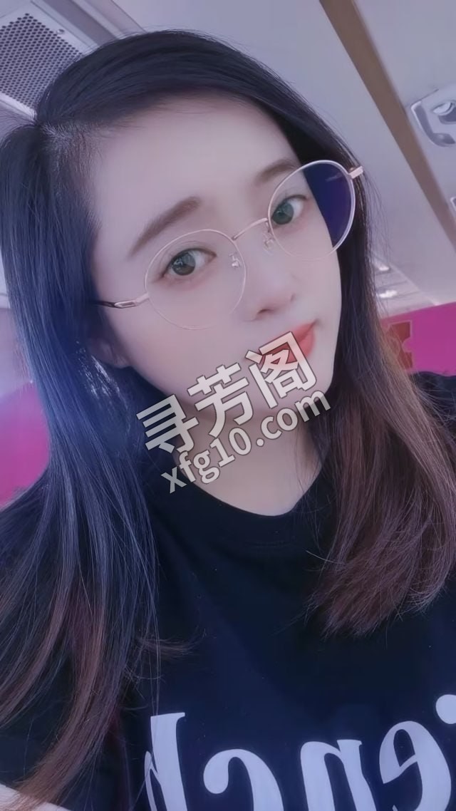 珠海肥臀幼师 地方 年龄 25岁-30岁 颜值： 6分 350 项目 洗吹做 鸳鸯浴 制服 丝袜 5