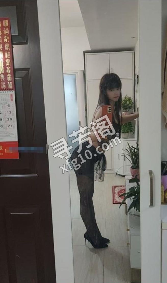 罗湖性感少妇 地方 市辖区 年龄 30岁-40岁 颜值： 6分 800 项目 鸳鸯浴 毒龙 漫游 69 波推 3