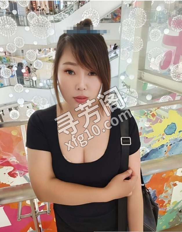 黄岛丰满巨臀少妇 地方 年龄 30岁-40岁 颜值： 6分 500 项目 胸推，调情，舌吻，69互舔，情趣制服 2