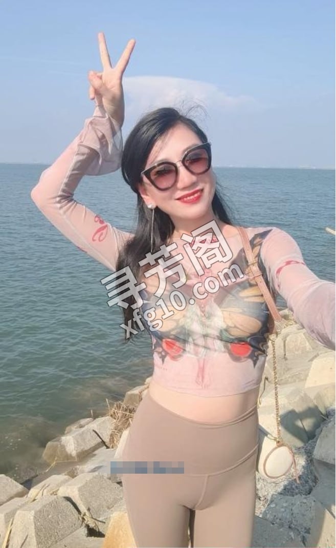 丝足女王抓龙筋 地方 年龄 30岁-40岁 颜值： 6分 400 项目 抓龙筋，丝足诱惑，女王调教，前列腺高潮 4