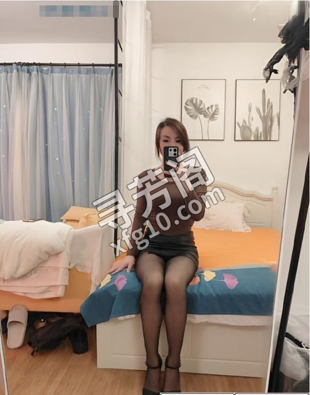 二刷一字马少妇 地方 年龄 25岁-30岁 颜值： 6分 600 项目 鸳鸯浴，无套口活，调情，胸推，耳边漫游 2