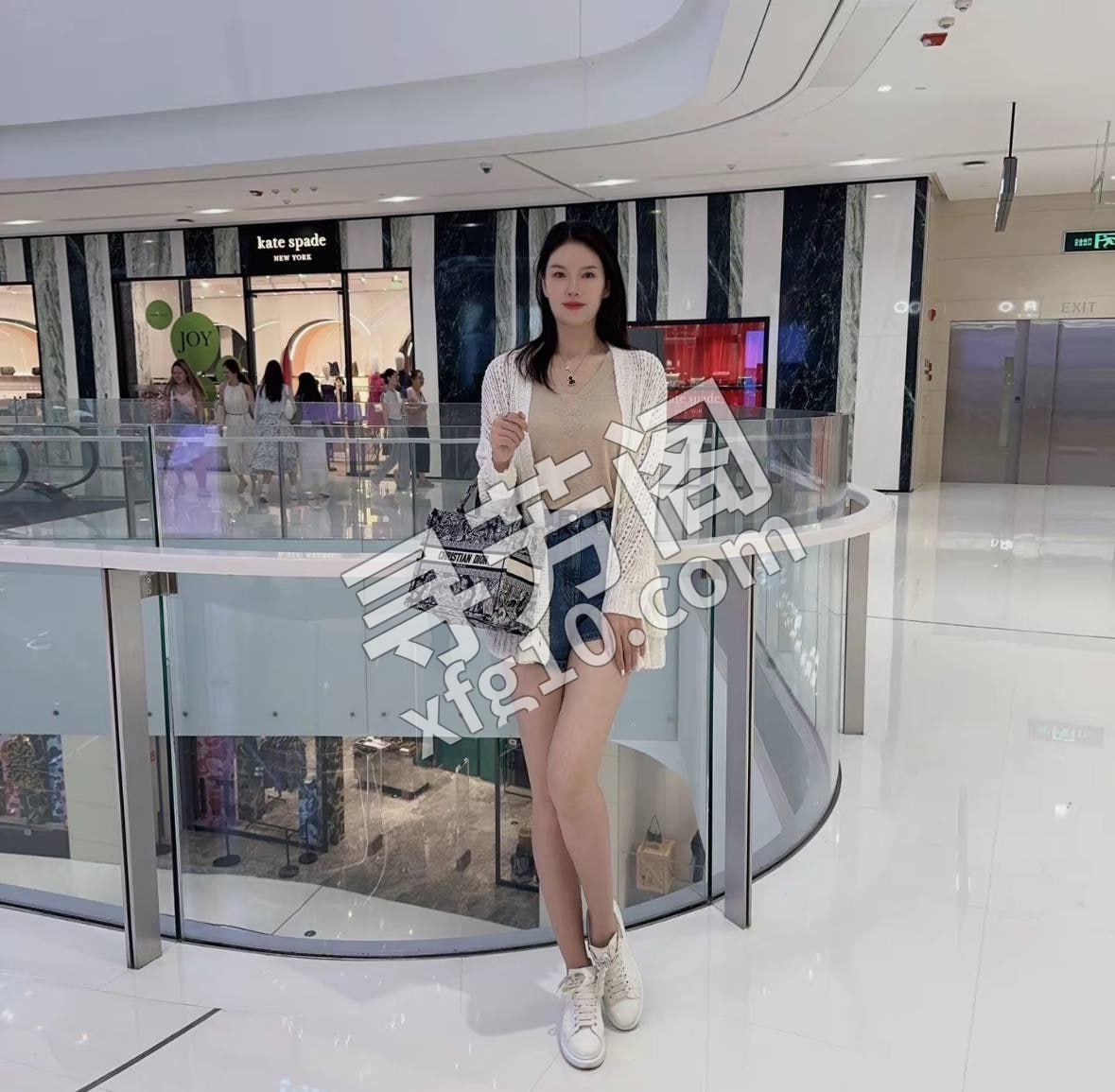 宝安佳佳个人 地方 宝安 年龄 25岁-30岁 颜值： 8分 800 项目 口爆，波推，按摩，爱爱 4