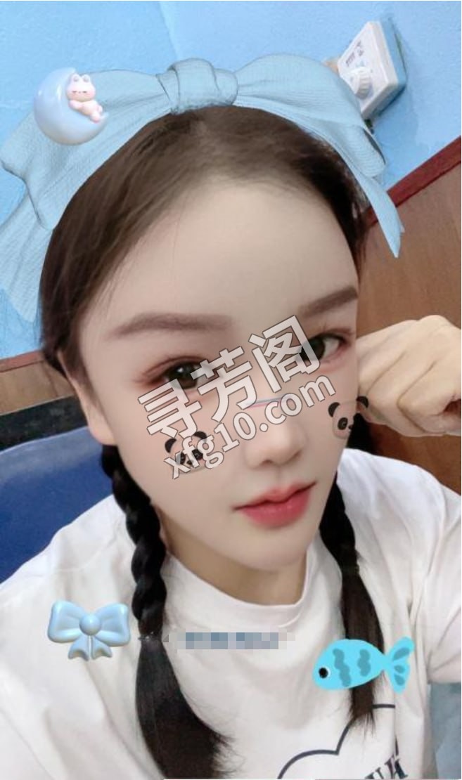白云风骚小护士 地方 年龄 25岁-30岁 颜值： 6分 600 项目 鸳鸯浴、情趣制服、漫游、无套口、做 ； 3