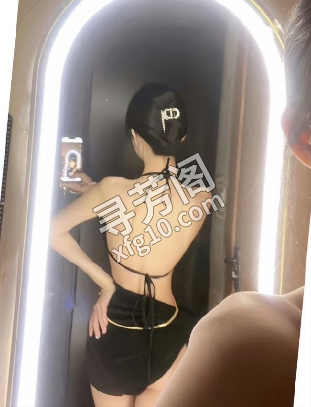 城关极品晓玲 地方 年龄 20岁-25岁 颜值： 8分 600 项目 口活，舌吻，69，胸推，做爱，丝袜诱惑 5