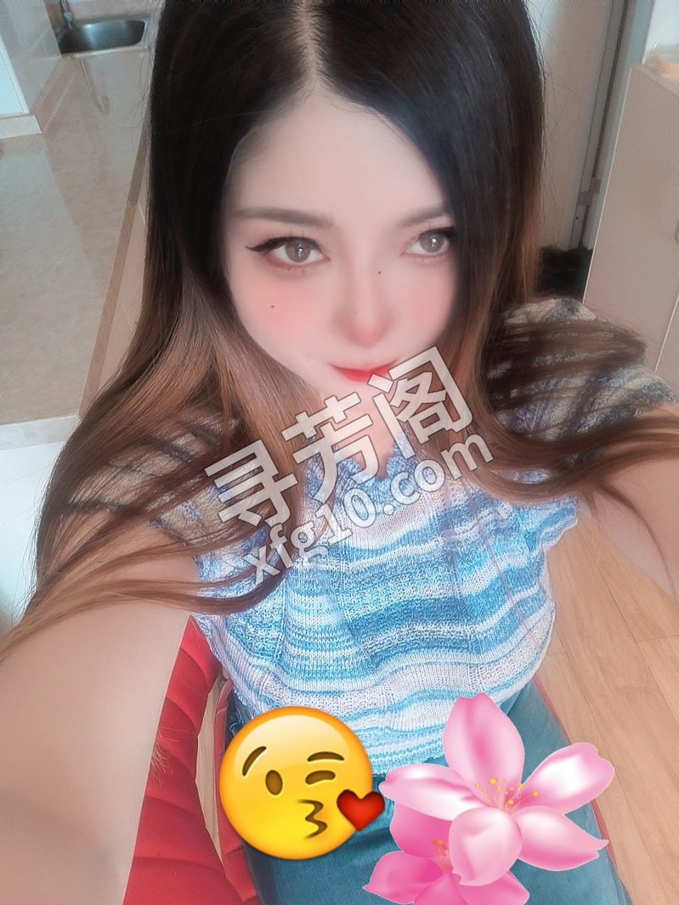 武昌小爱 地方 年龄 25岁-30岁 颜值： 6分 500 项目 毒龙 吹箫 鸳鸯浴 艳舞 2