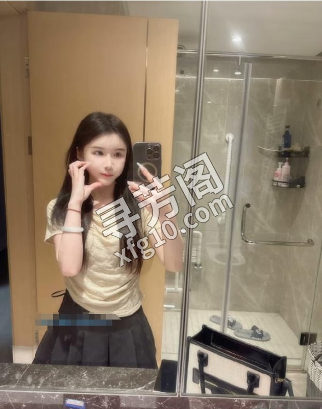 南站嫩妹怡宝 地方 年龄 25岁-30岁 颜值： 7分 1000 项目 丝足、指滑、制服诱惑、口交、啪啪 3