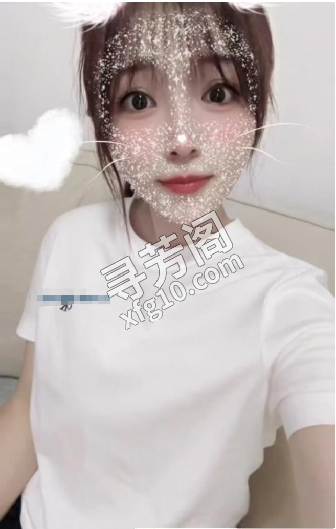 罗湖 800 服务不错，制服丝袜多，进门后，小姐姐先是帮忙洗，用大胸在身体上下蹭，皮肤很滑，让人受不了 4