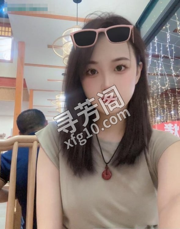 微胖水多 地方 年龄 25岁-30岁 颜值： 6分 600 项目 胸推，深喉，口爆，丝袜，爱爱 2