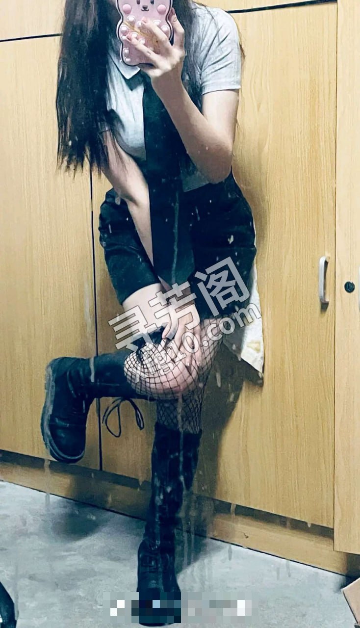 安庆市区小妹约 信息分类：楼凤兼职 地方：安徽省- 信息来源：群里 年龄：24 颜值：身材：可以 2