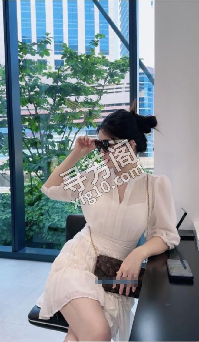 长沙可爱丫丫 地方 年龄 20岁-25岁 颜值： 8分 700 项目 鸳鸯浴，波推，过水，口爆吹箫，丝袜高跟 2