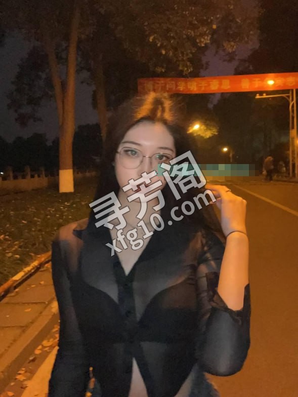 闷骚反差眼镜妹 地方 南山区 年龄 25 颜值： 8 980 项目 鸳鸯调情 制服舌吻 慢游 深喉 吸蛋蛋 2