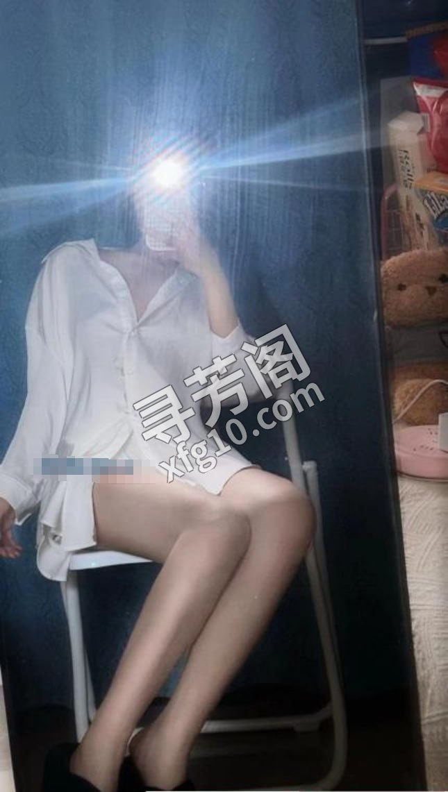 长腿丰满兼职梓琪 地方 年龄 25岁-30岁 颜值： 7分 600 项目 制服 口活 爱爱 沐浴 69， 4