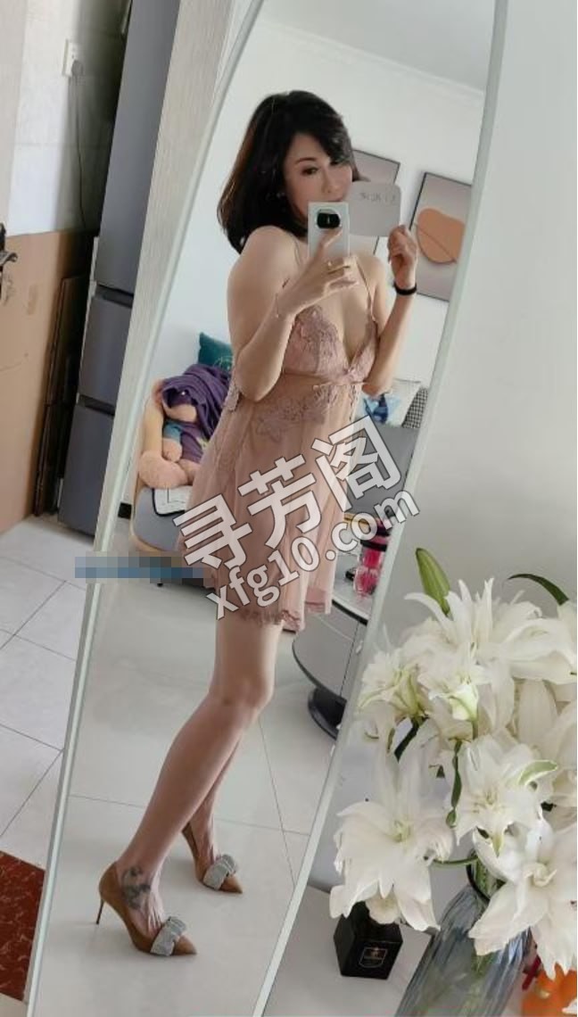 小妞你最美 地方 年龄 25岁-30岁 颜值： 6分 600 项目 口爆，毒龙，深喉，大活儿 SM 主打 3