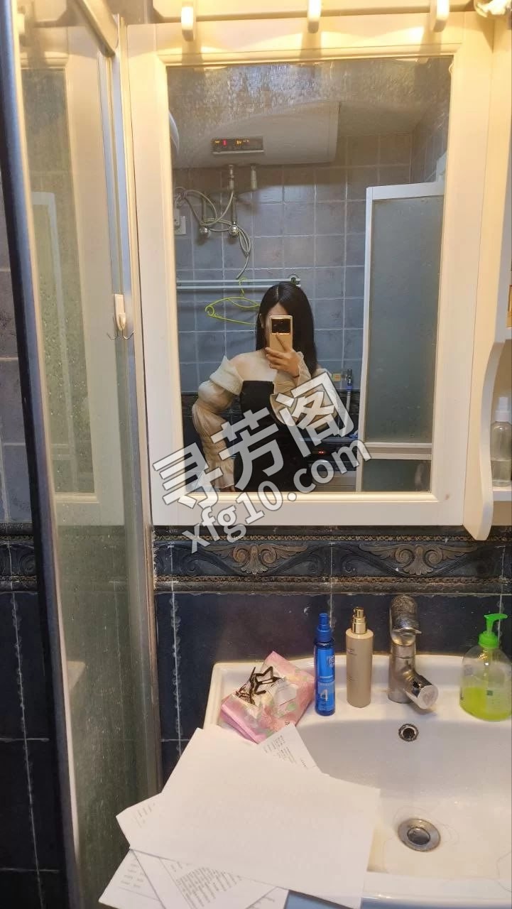 江宁百家湖中项 信息分类：楼凤兼职 地方：江苏省- 信息来源：朋友介绍 年龄：25 颜值：身材：长腿大胸 3