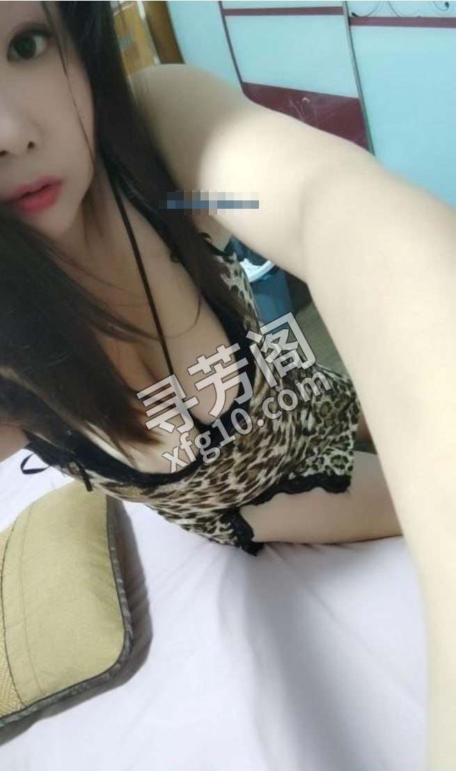 临平大胸熟女 地方 年龄 30岁-40岁 颜值： 5分 300 项目 鸳鸯浴，舌吻，胸推，口交，69，爱爱 2