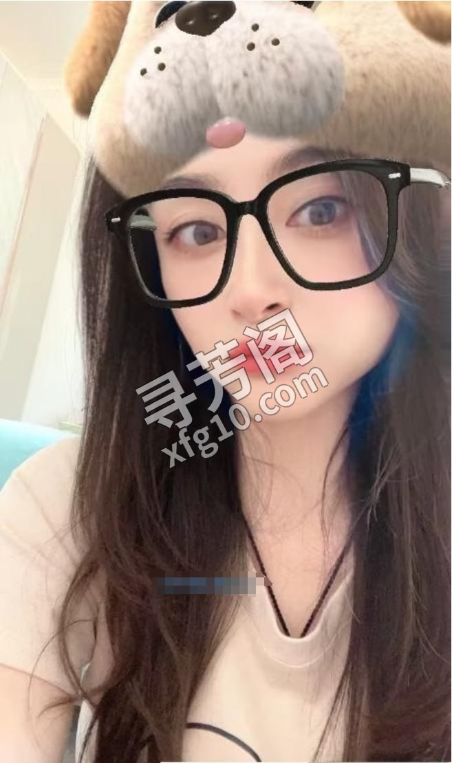 在郑州的湖南温柔妹子 地方 年龄 25岁-30岁 颜值： 6分 400 项目 制服丝袜 胸推 诱惑 指滑 深喉 2