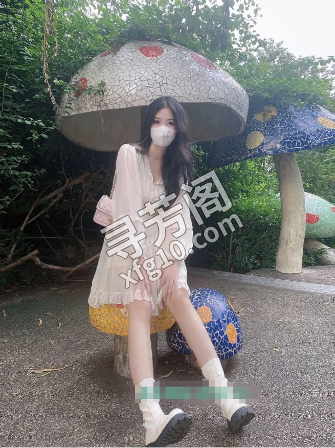 纯欲多汁舒适女友 地方 年龄 23 颜值： 8 800 项目 鸳鸯浴，69，舌吻，口爆，漫游，波推，爱爱 3