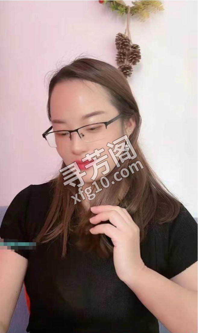 带眼镜少妇琳琳 地方 年龄 30岁-40岁 颜值： 6分 400 项目 鸳鸯戏水，十指弹琴，波推，臀推 3