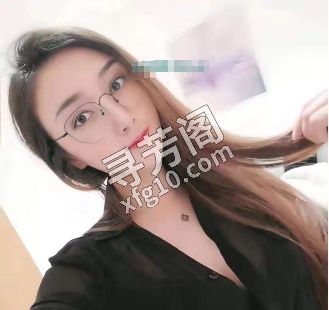 大长腿风骚老师 地方 年龄 25岁-30岁 颜值： 7分 600 项目 陪浴，调情，情趣诱惑，胸推，漫游，69 3